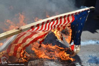 حضور فعال طلاب یزدی در راهپیمایی۱۳ آبان