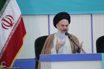 انتخاب آیت الله خامنه ای برگ زرینی در کارنامه خبرگان رهبری است