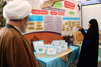 بازدید آیت الله مقتدایی از نمایشگاه دستاوردهای حوزه خواهران در پرتو انقلاب