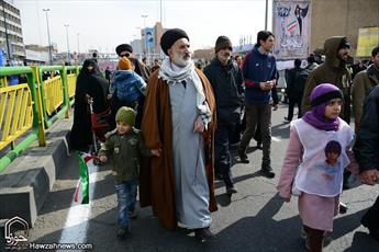 تصاویر/ جلوه هایی از شور آفرینی تهرانی ها در جشن بزرگ انقلاب