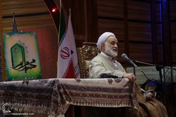 فیلم/حجت الاسلام والمسلمین قرائتی: سوغات قم سوهان نیست