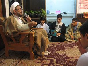 طلاب از  حالات  بزرگان و علما درس بیاموزند