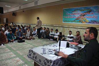 روحانیت جوانان را در مقابل توطئه های دشمن بیمه نمایند