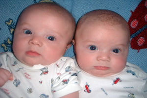 کدام نوزاد دو قلو بزرگتر است؟!