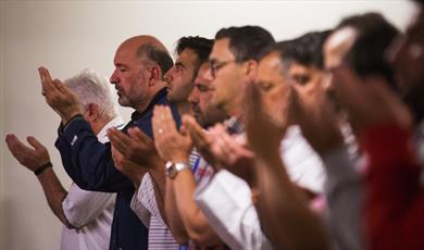 نشست «همسایه‌تان را دوست بدارید» با پیام صلح رهبران میان ادیانی