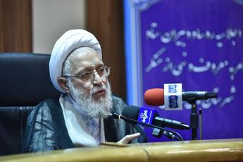 امام جمعه شیراز: حقوق های نجومی ثمره ترک امربه معروف است