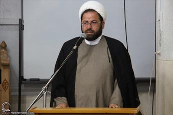 اساتید نقش پدرانه برای طلاب ایفاء کنند