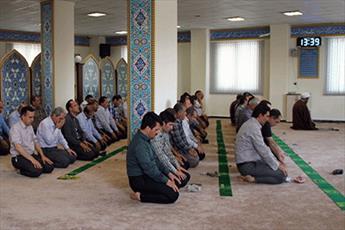 اقامه نماز جماعت حصارهای استبدادی را می شکند