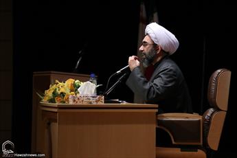 دشمن به دنبال تغییر باورهای دینی ملت ایران است