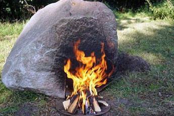 سنگی که در کنار آتش سرد ماند!