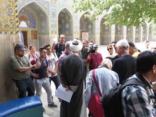 میزبانی مدرسه علمیه ای در اصفهان از گردشگران خارجی