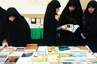 برگزاری نمایشگاه تخصصی کتاب در حوزه خواهران آبیک
