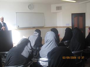طلاب خواهر ایلامی شبهات انقلاب اسلامی را بررسی کردند