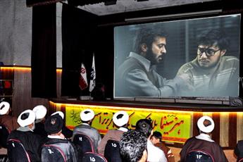 استقبال طلاب از اکران فیلم های جشنواره فجر در "سینما آیه"/ ارتباط میان حوزویان و سینماگران در حال شکل گیری است