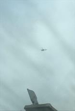 پرواز بالگرد بالای سر تظاهرکنندگان بحرینی + عکس
