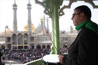 تصاویر/ نقاره زنی در حرم کریمه اهل بیت (س) همزمان با لحظه تحویل سال