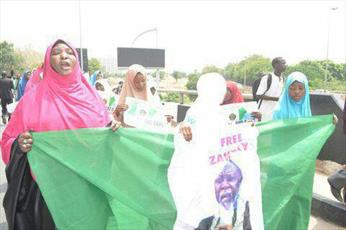 تظاهرات گسترده در نیجریه در دعوت به آزادی شیخ زکزاکی+تصاوير