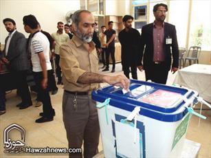 تصاویر/ حضور مردم کاشان در پای صندوق های رأی