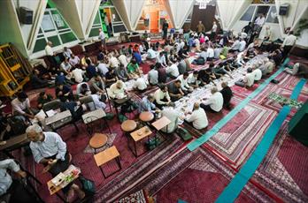 برگزاری افطاری ساده در مساجد یک کار فرهنگی است
