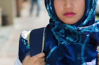 محافظ مدرسه‌ای در آمریکا حجاب یک دختر مسلمان را برداشت!