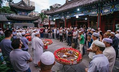 مسلمانان چینی در ماه رمضان در مسجد باستانی پکن گردهم می‌آیند
