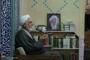 مرحوم آیت الله صابری همدانی متخلق و زمان شناس بود