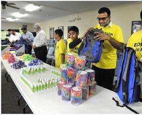 پروژه اهدای ۵۰۰ کوله پشتی به دانش آموزان بی‌بضاعت آمریکا + تصاویر