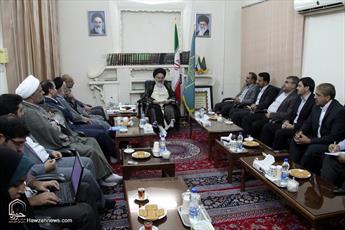 تصاویر/ دیدار اعضای شورای شهر و مشاور رئیس جمهور با آیت الله حسینی بوشهری
