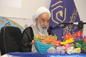 تسلط به دو زبان زنده دنیا  نیاز امروز حوزویان است/ حوزه های خواهران مجتهده پرور باشند