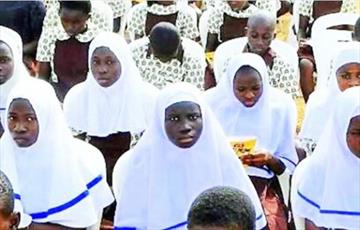 والدین کودکان مسلمان در نیجریه خواستار حق حجاب برای دانش آموزان شدند