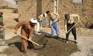 آموزش عملی دین به بچه ها  با چاشنی بازی و شوخی/ پیوند طلبه و دانشجو در اردوی جهادی