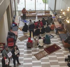 دانشجویان مسلمان در پنسیلوانیا «نماز جمعه فراگیر» برگزار کردند