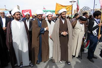 روحانیون و طلاب یزد همگام با مردم در راهپیمایی ۱۳آبان