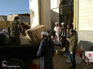 تصاویر/ کمک رسانی طلاب و روحانیون بسیجی گردان های امداد و نجات تیپ  ۸۳ امام صادق (ع) در مناطق زلزله زده
