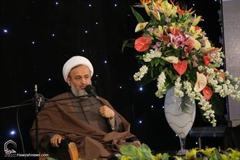 غرب‌زدگی بزرگترین مانع رشد کشور‌ است