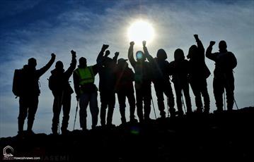 تصاویر/ صعود طلاب کوهنورد گروه عالیان به یکی از قلل مرتفع کشور