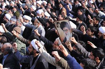 حضور گسترده روحانیون و طلاب کردستان در راهپیمایی ضدآمریکایی