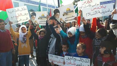 تجمع مردم سوریه در اعتراض به اقدام آمریکا در حرم حضرت زینب(س)+ تصاویر