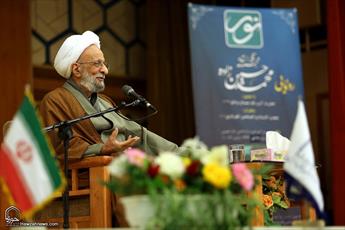 نیازهای جامعه و انقلاب اسلامی را در عرصه پژوهش مورد توجه قرار دهیم