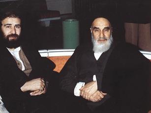 خمینی کبیر: سازش با یک فرد جانی مثل شاه، خیانت است/ کسی حق ندارد با شاه سازش کند