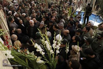 تصاویری از گلباران بیت بنیانگذار کبیر انقلاب اسلامی در قم