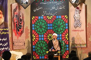 افرادی که  ۸ سال در رأس قوه مجریه بودند دست به تضعیف  رهبری و نظام می‌زنند