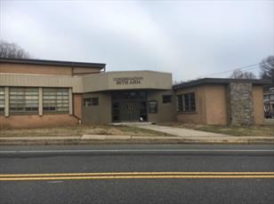 پزشک مسلمان، مسجدی را در محل یک کنیسه سابق افتتاح می کند