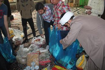 توزیع بیش از ۲ هزار جفت کفش بین دانش آموزان نیازمند/ تحویل بسته‌های عیدانه به خانوارهای محروم محله «هرندی»