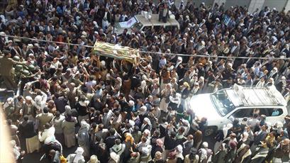 حضور گسترده مردم و مسئولین یمنی در تشییع جنازه عالم زیدی