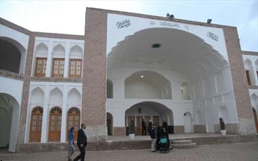 بازدید ۱۰۰۰ گردشگر از موقوفه مدرسه شوکتیه و موزه وقف بیرجند