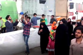 فیلم/ زائرنوازی عیدانه طلاب در شهر کریمه اهل بیت(ع)