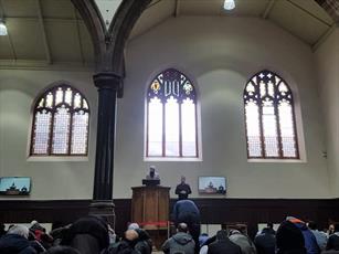 نخستین مسجد اسکاتلند که نماز جمعه را به زبان اشاره برگزار می‌کند + تصاویر