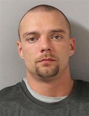 مردی در تنسی که به روی دختران محجبه و پدرشان  چاقو کشیده بود، محاکمه می شود