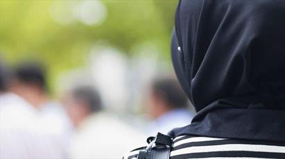 زن مسلمان الجزایری به خاطر «دست ندادن با نامحرم» حق تابعیت نگرفت